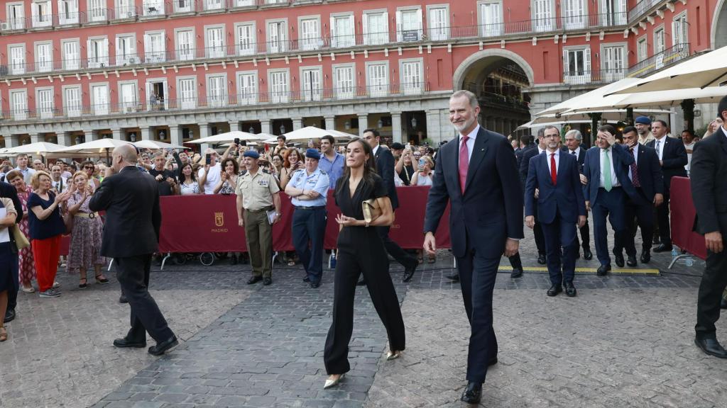 Los Kings Felipe VI y Letizia, en el concierto de la Guardia Real que se ofrece en el alcalde de Plaza en Madrid.