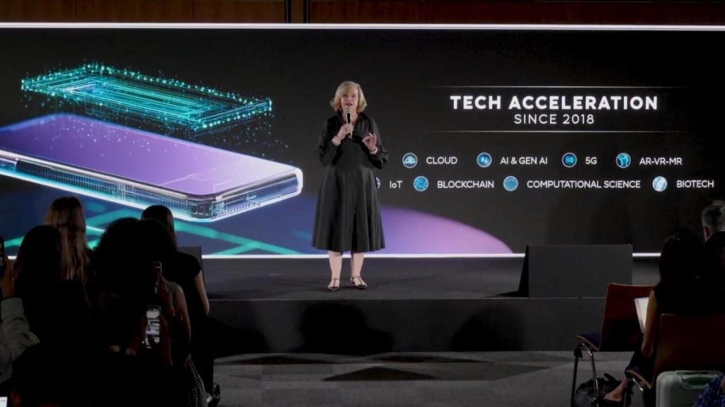 Barbara Lavernos en la rueda de prensa de L'Oréal Groupe en el marco de VivaTech 2025.