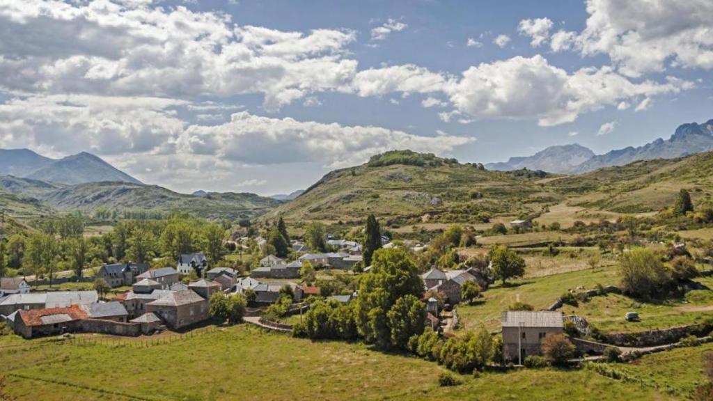 Panorámica de Villasecino, localidad de Babia de Yuso