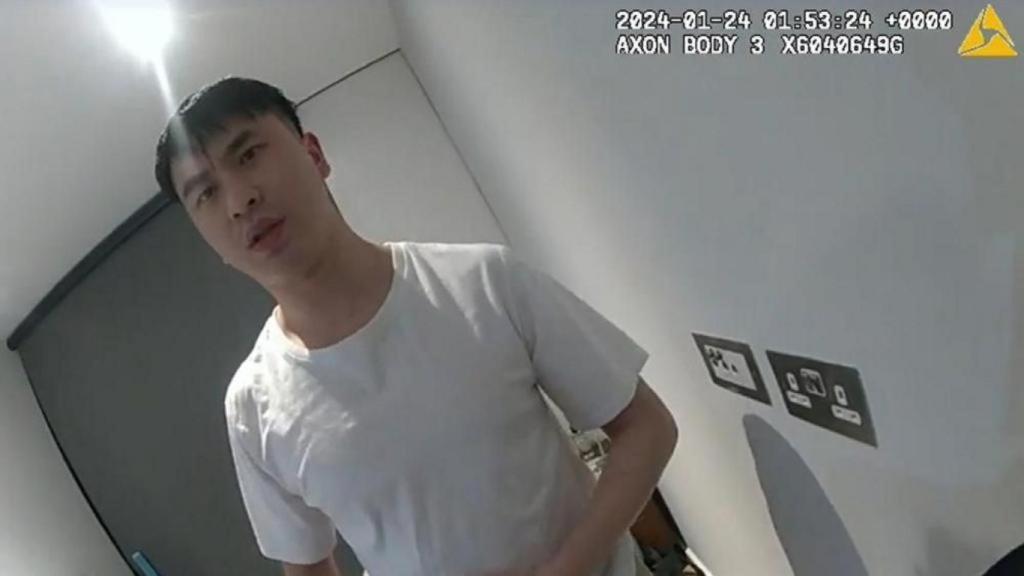 Una captura de pantalla de una cámara corporal muestra a Zhenhao Zou siendo arrestado en enero de 2024.