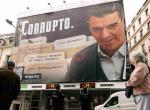 Pedro Sánchez se persona para ser acusador particular contra Hazte Oír por la lona gigante en la que le llaman "corrupto"