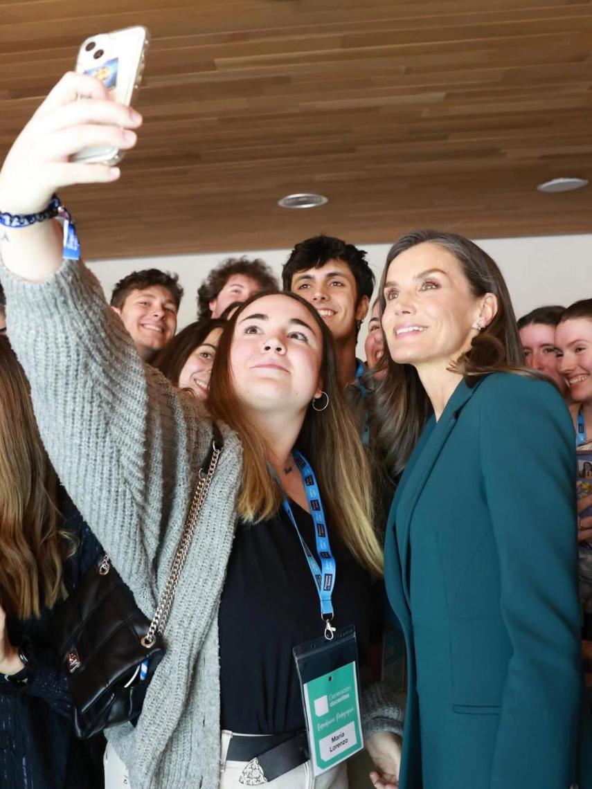 Queen Letizia se convirtió en una 'selfie' en un acto en León en abril pasado.