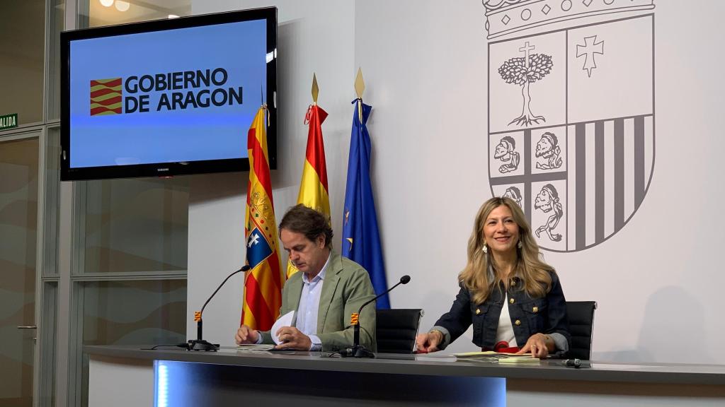 Roberto Bermúdez de Castro y Mar Vaquero, este viernes, tras el Consejo de Gobierno extraordinario.