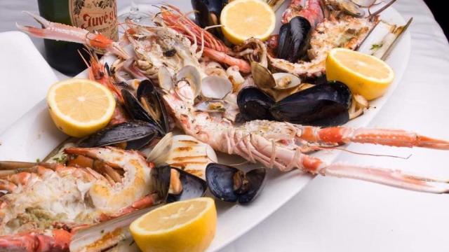 El restaurante de la playa de Gandía donde puedes comer un menú con marisco y paella por 40 euros