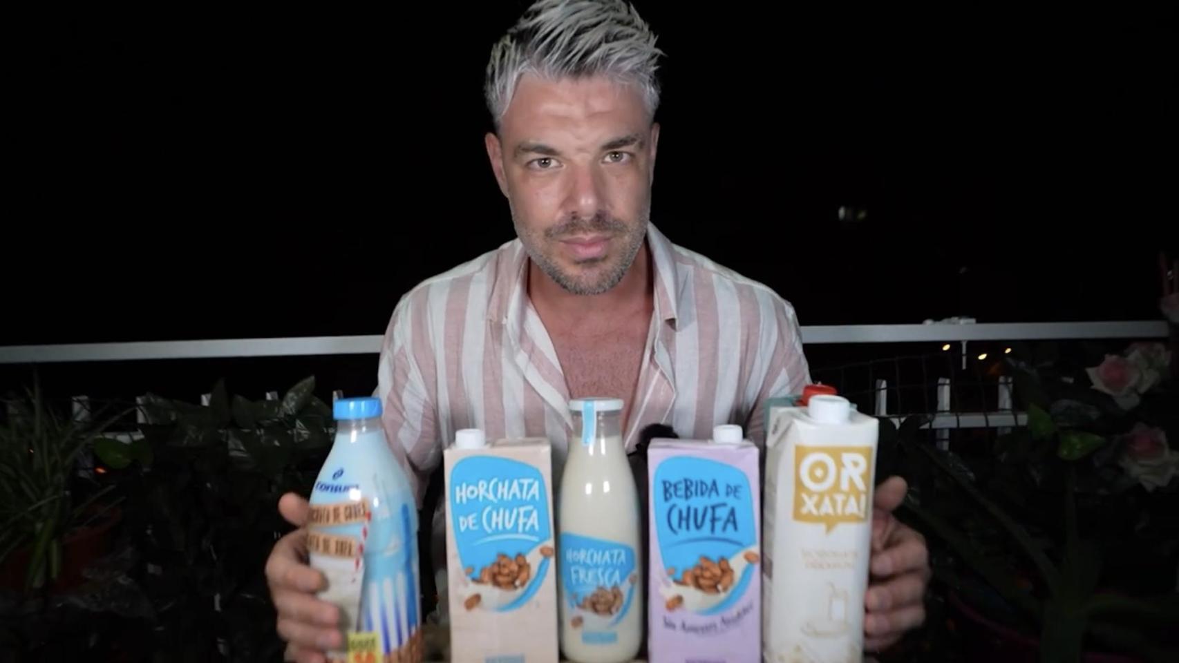 JDalmau, youtuber valenciano probando horchatas de supermercado.