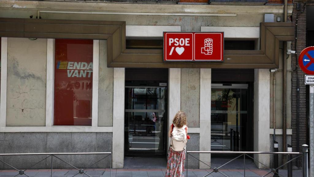 Entrada a la sede del PSOE en Ferraz.