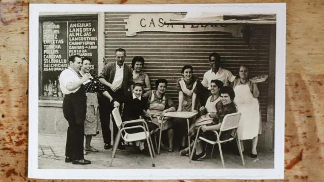 Antiguos empleados de Casa Pedro de Fuencarral en una foto en blanco y negro.