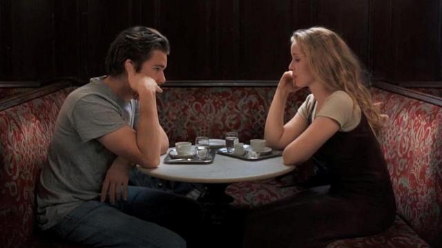 Ethan Hawke (Jesse) y Julie Delphy (Céline) en una escena de 'Antes del amanecer', película dirigida por Richard Linklater