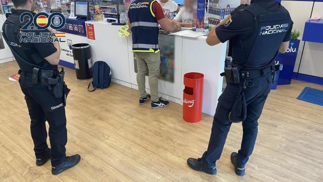 Desarticulado un entramado que distribuía sustancias estupefacientes a estancos enmascaradas como CBD. Policía Nacional