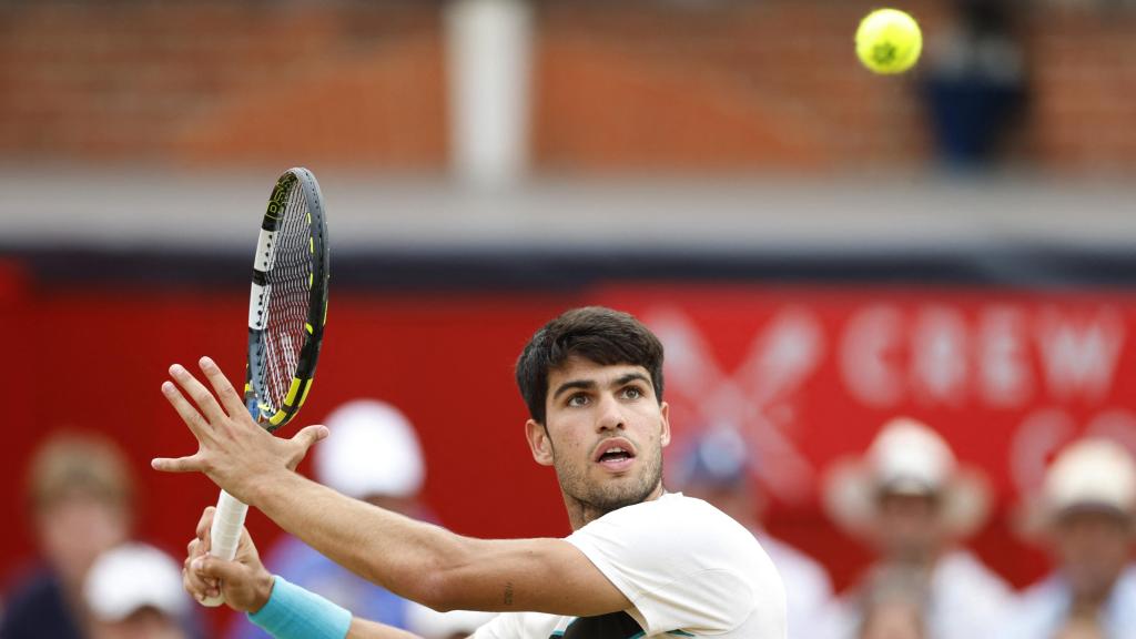 Carlos Alcaraz durante el partido ante Roberto Bautista.