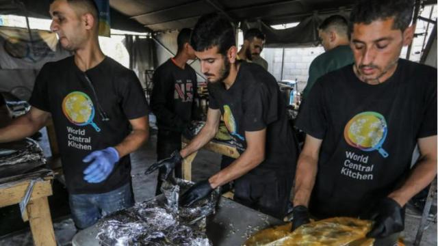 Trabajadores y voluntarios de la ONG World Central Kitchen del chef José Andrés en mayo de 2024 en Gaza. Europa Press