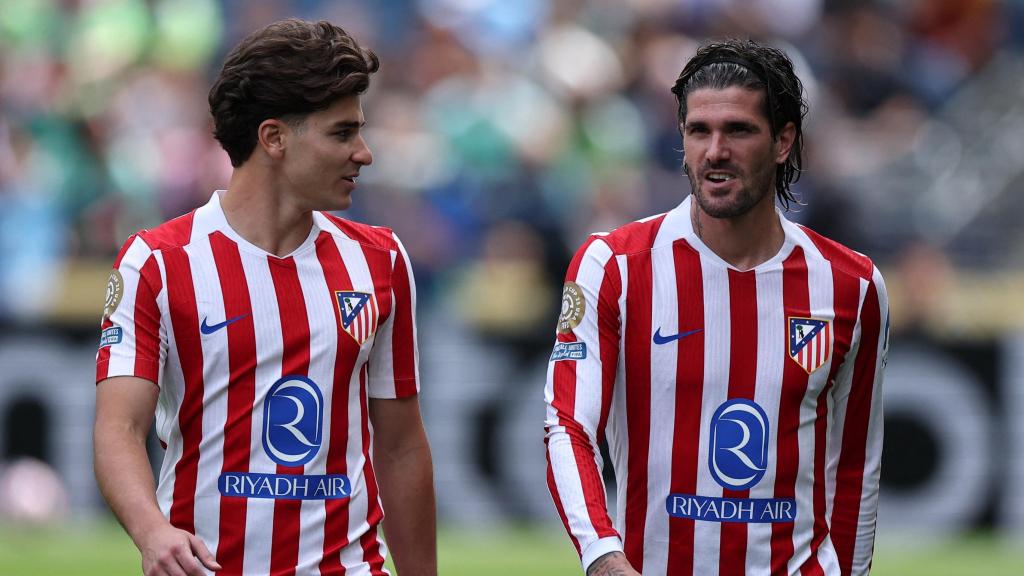 Julián Álvarez y Rodrigo De Paul, durante el partido contra el Seattle Sounders del Mundial de Clubes.