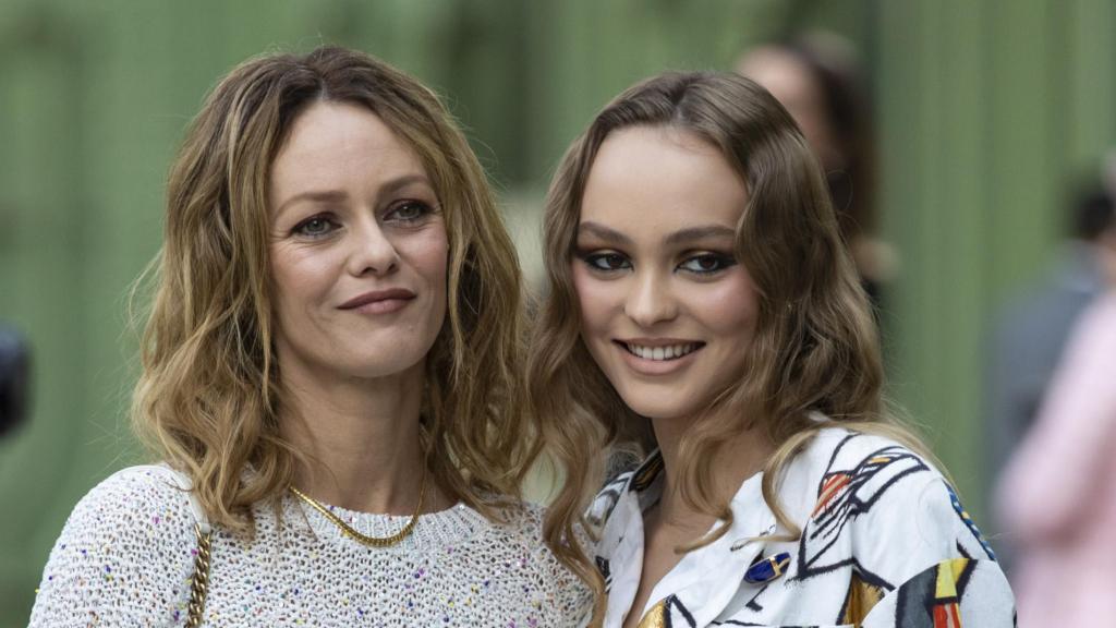 Vanessa Paradis, ex parada de Johnny Depp, con su hija Lily Rose, en 2019.