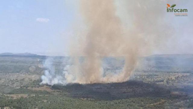Imagen del incendio de Chinchilla que comenzó el viernes.