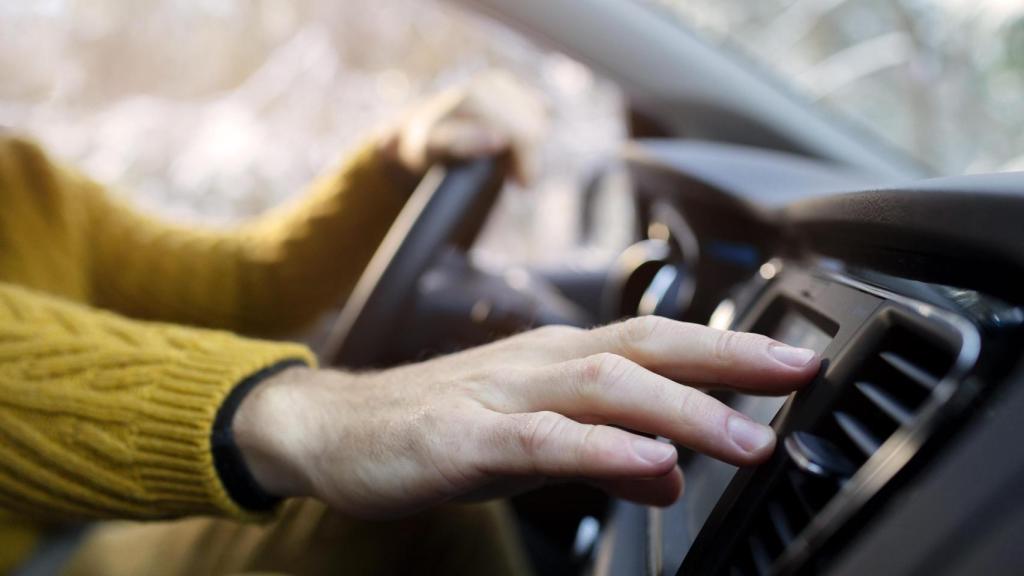 ¿A qué temperatura debe estar el aire acondicionado del coche? Esta es la cifra ideal según los expertos en España