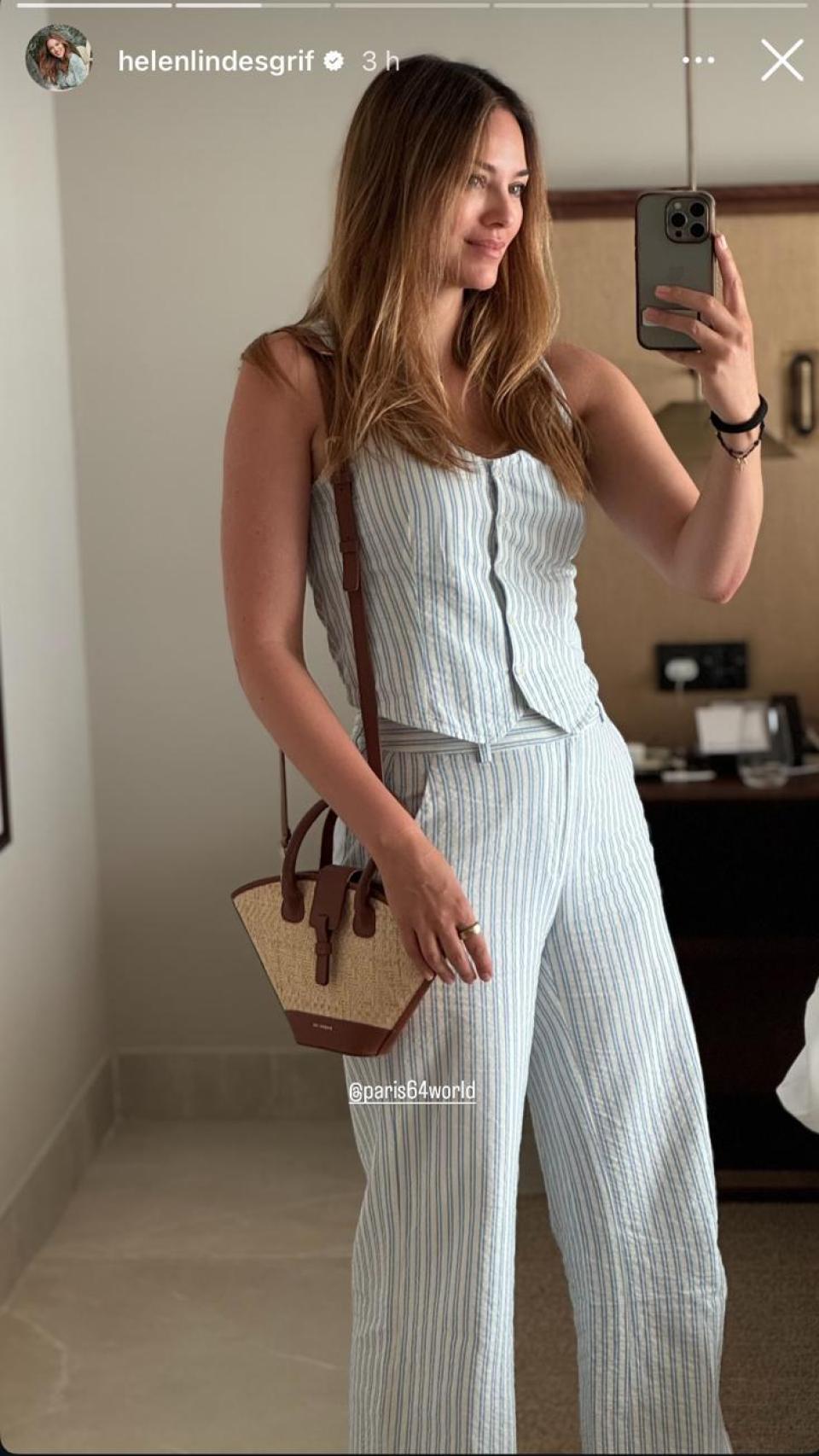Helen Lindes con un 'aspecto total' y una mini captura como complemento.