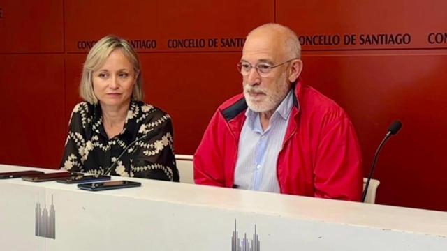 Los ediles socialistas este lunes durante una rueda de prensa.