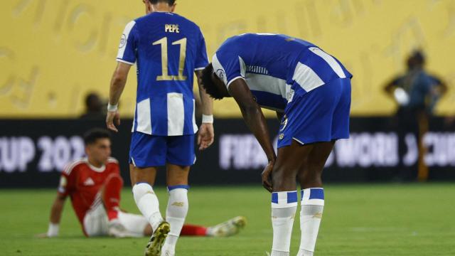 Jugadores del Oporto y de Al Ahly se lamentan