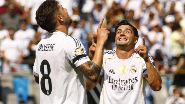 Valverde y Brahim celebran el tercer gol marcado ante Pachuca.