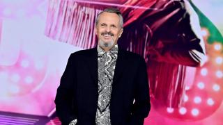 Miguel Bosé regresa a España en su tour musical: sus hijos, Diego y Tadeo, viajan con él y el reencuentro con sus hermanos