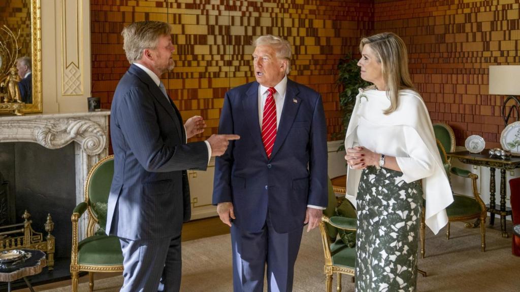 Los reyes de Holanda con Donald Trump en el palacio Huis Ten Bosch.