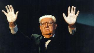 José Luis Borau, en el discurso de las 'manos blancas' recogido en el documental. Foto: Pipo Fernández