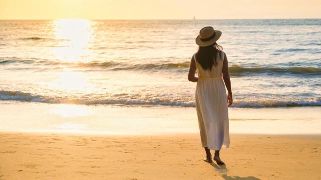 Mujer en la playa