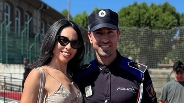 Rafa Mora posando, feliz, junto a su pareja, Macarena, este jueves, 26 de junio.