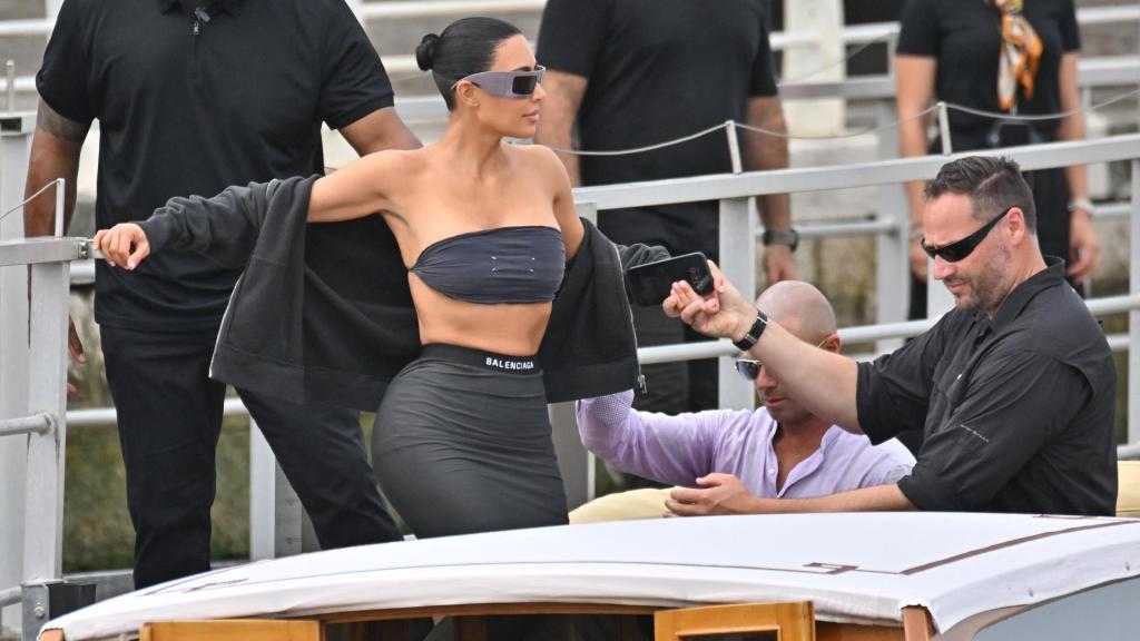 Kim Kardashian, uno de los invitados a la boda, llegó a Venecia.