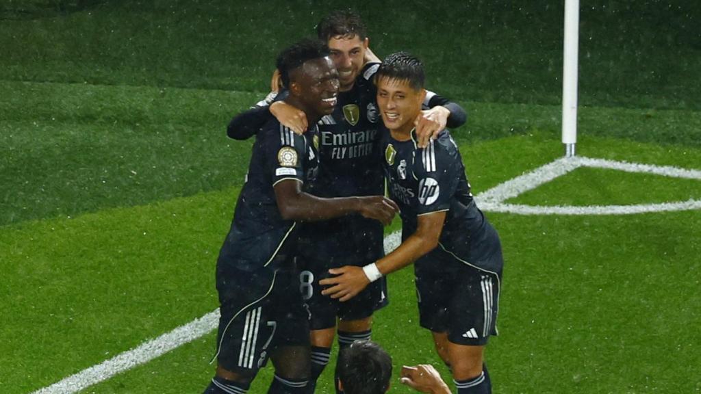 Los jugadores del Real Madrid celebran el gol de Valverde al RB Salzburgo en el Mundial de Clubes