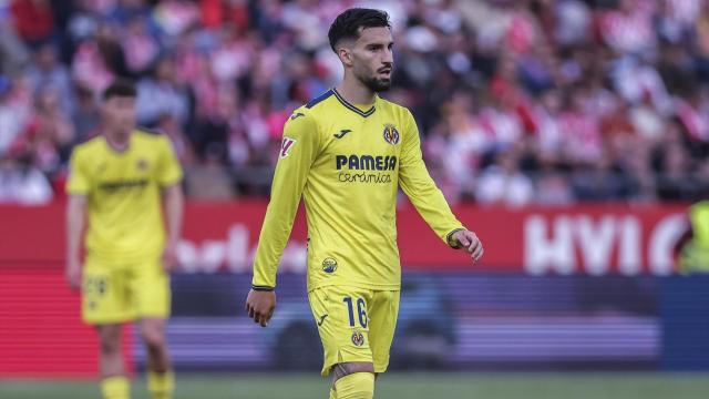 Álex Baena durante un partido con el Villarreal esta temporada.