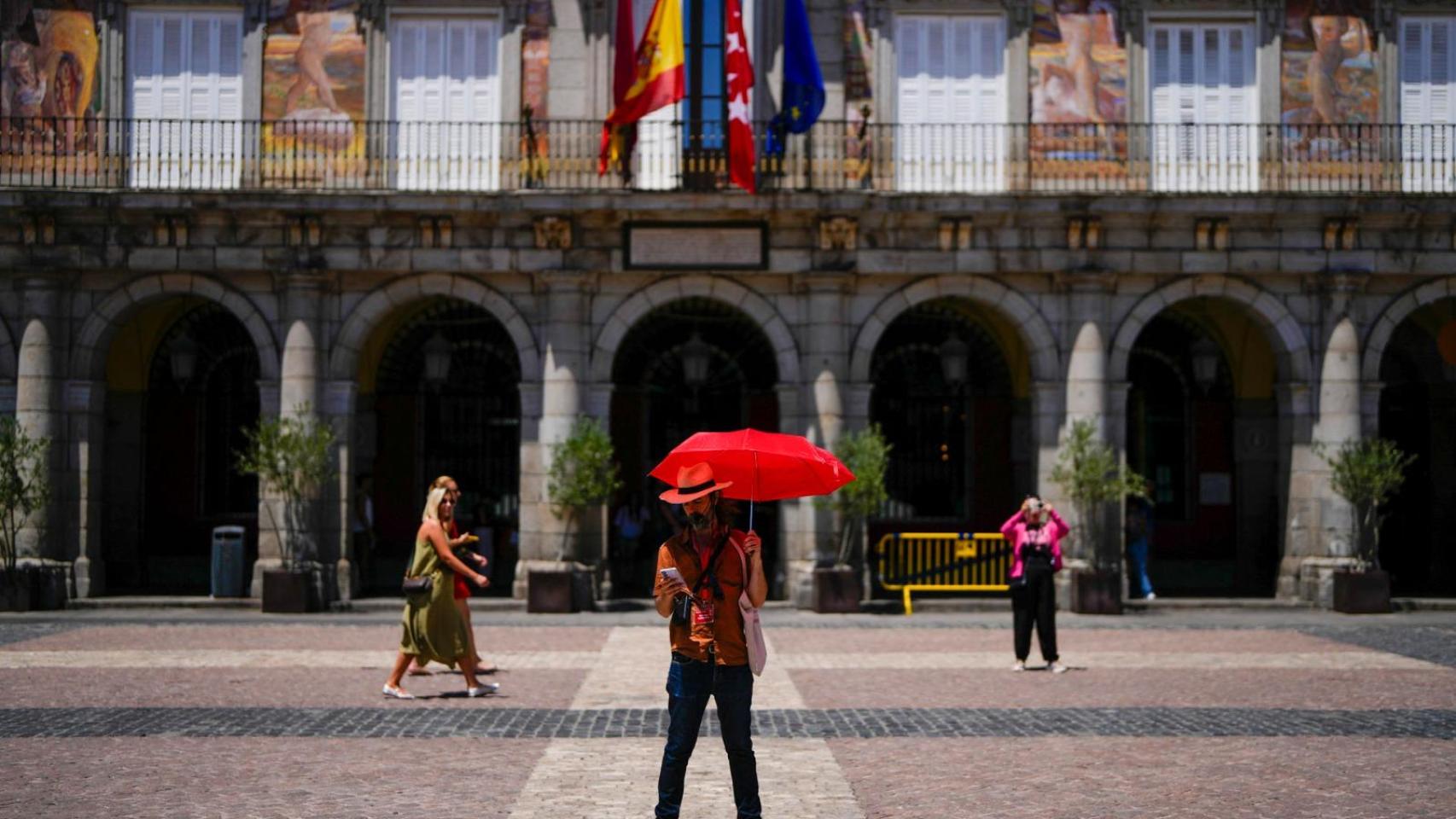 Arranca la primera ola de calor del verano: 18 provincias en aviso, hasta 43 °C y un ‘domo’ que hará de España una caldera