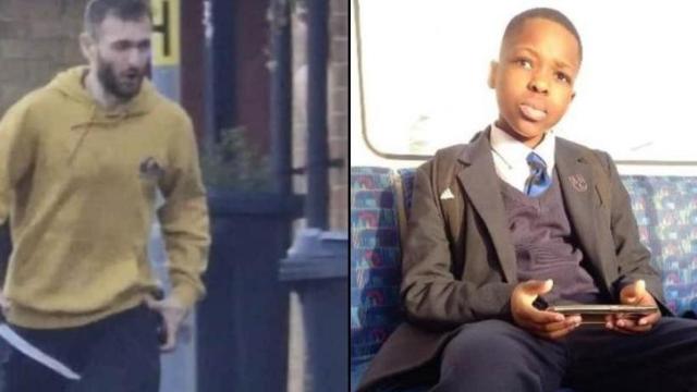 Marcus Aurelio (i), con la katana del crimen, y Daniel Anjorin (d), con el uniforme escolar.