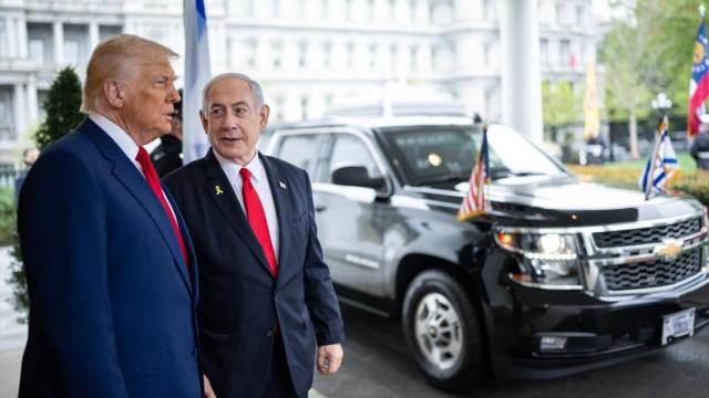 El presidente estadounidense, Donald Trump, recibe al primer ministro israelí, Benjamin Netanyahu, en la Casa Blanca.