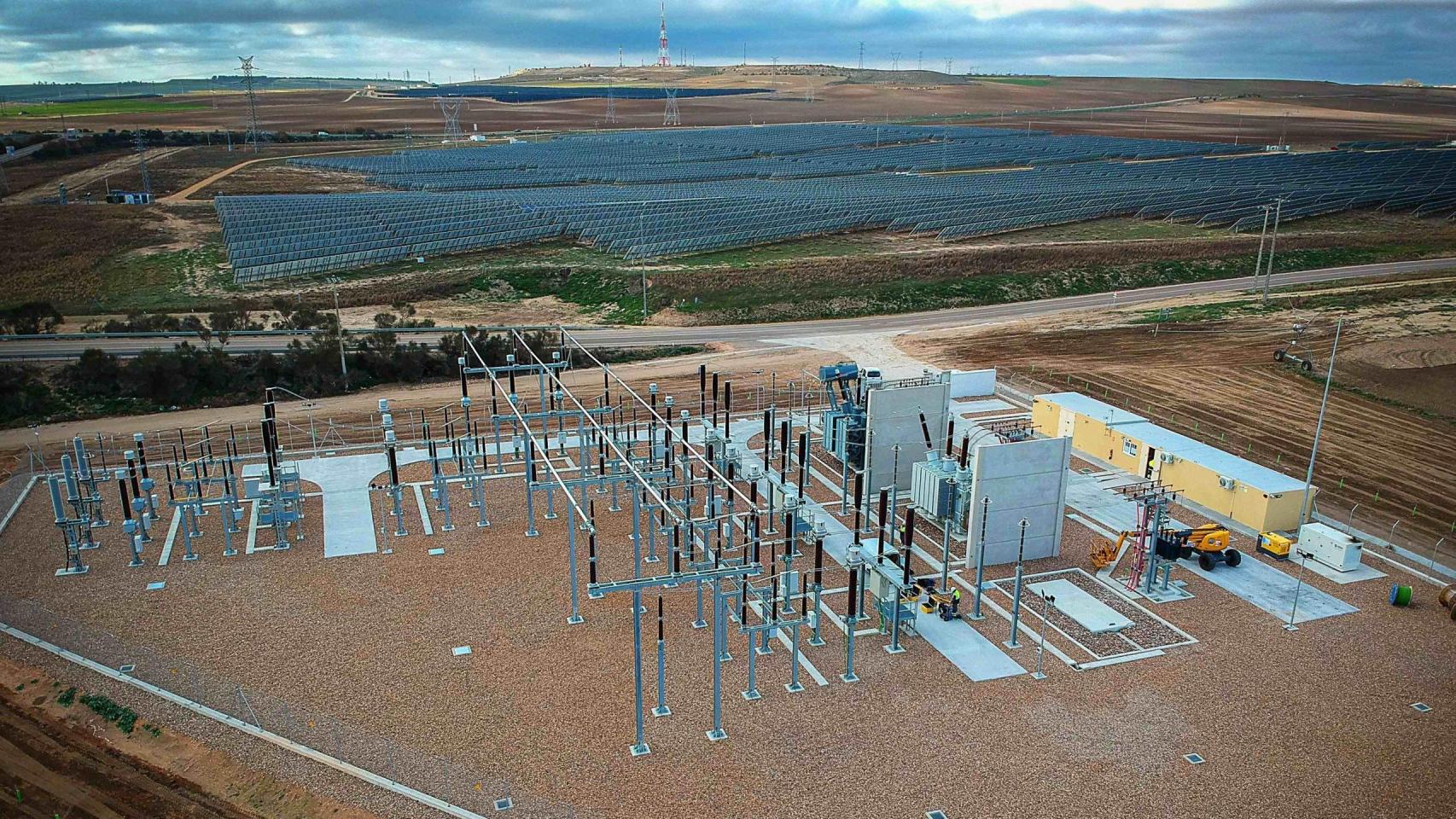 Los puntos negros del apagón, tres subestaciones eléctricas en Granada, Sevilla y Badajoz que tienen muchos propietarios