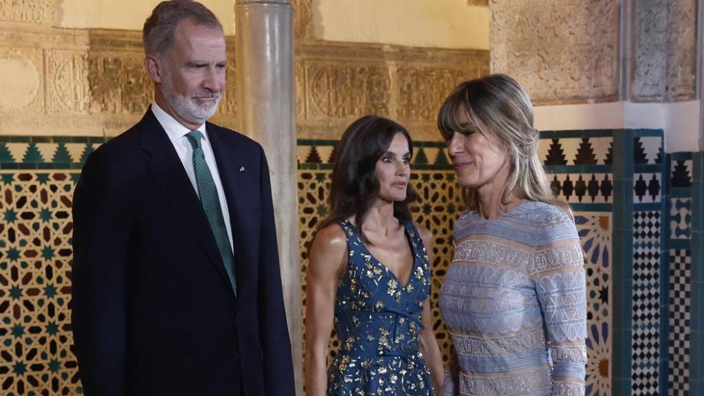 Felipe VI y Letizia, anfitriones de lujo en el Real Alcázar de Sevilla: con políticos, jeques y una elegante Begoña Gómez