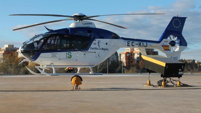 Imagen de un helicóptero del Sescam.