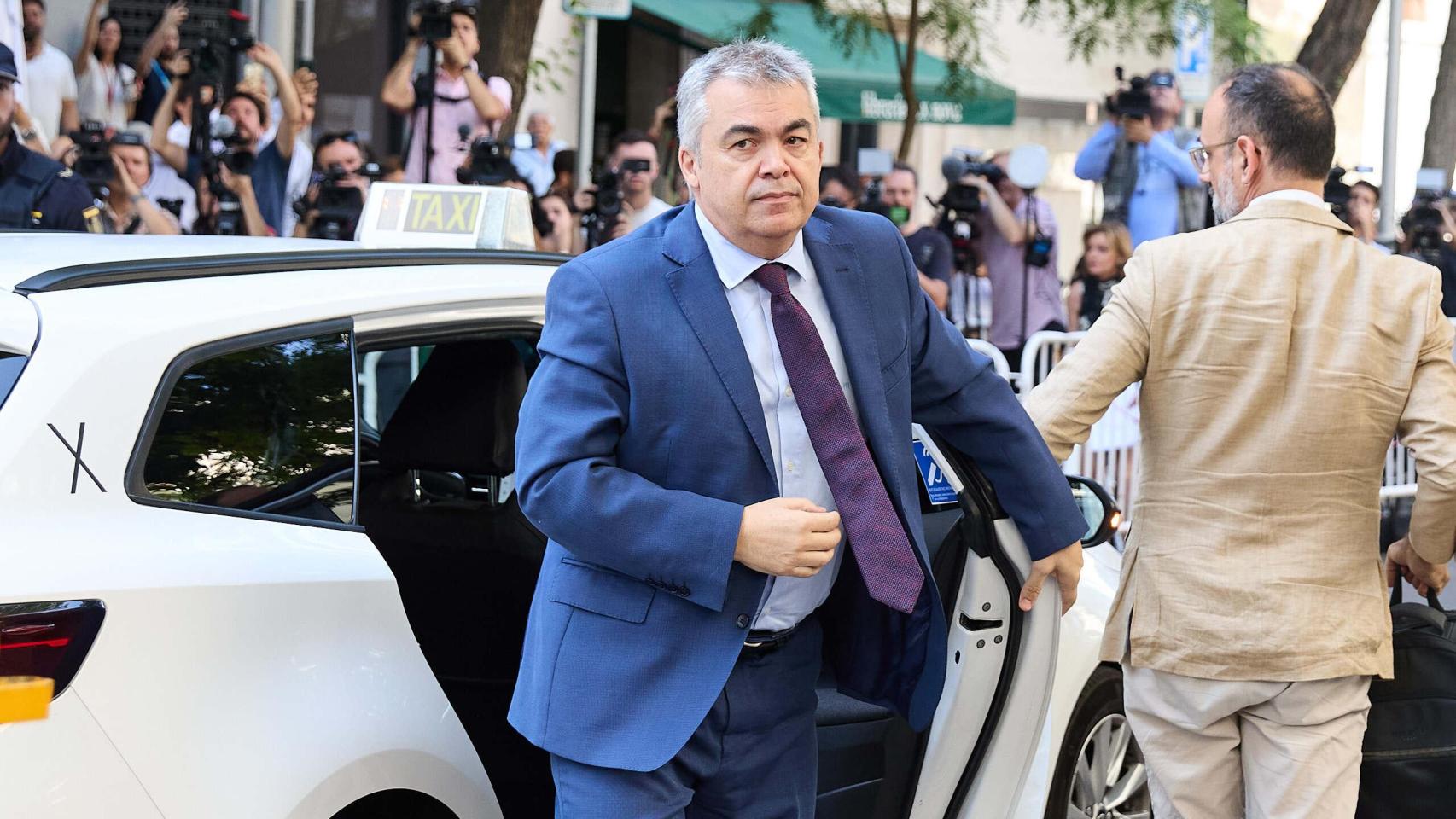 El juez envía a prisión a Santos Cerdán, mano derecha de Sánchez en el  PSOE, como líder de una trama de corrupción