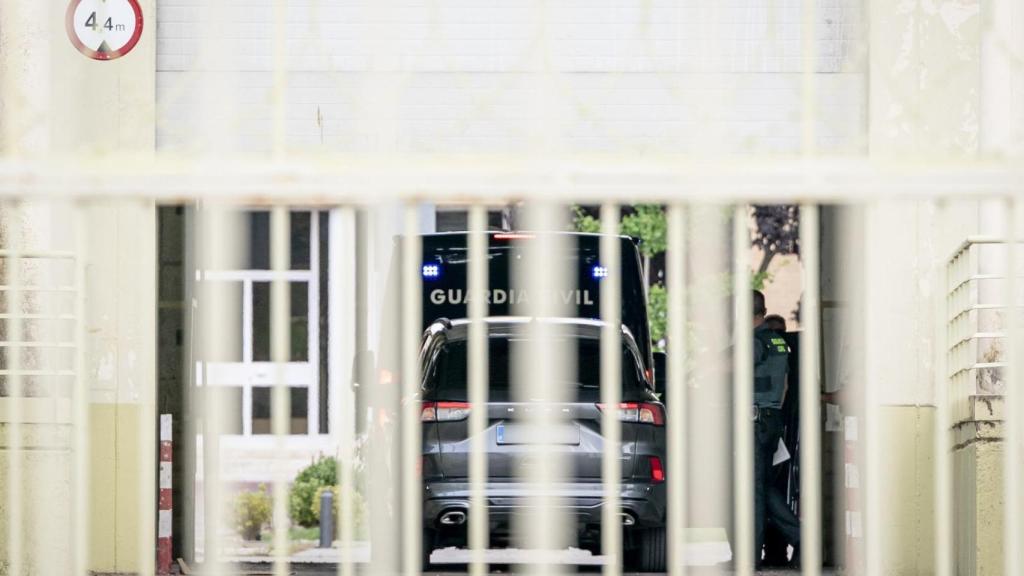 El furgón con Santos Cerdán, ya dentro de la cárcel de Soto.