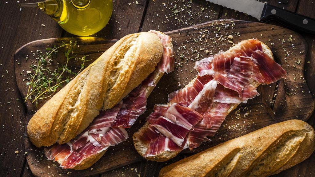 Un montadito de jamón (Imagen de archivo)