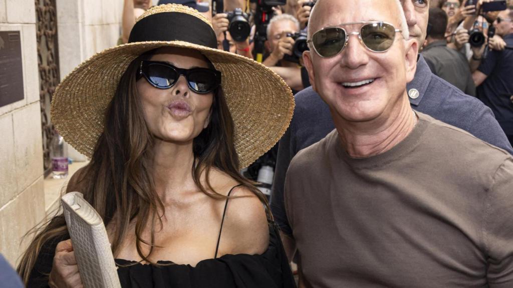 Lauren Sánchez y Jeff Bezos en su boda posterior.