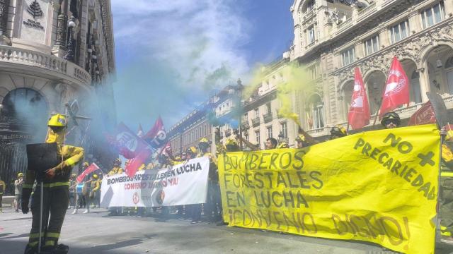 Los bomberos forestales de la Comunidad de Madrid durante la concentración del pasado 25 de abril.