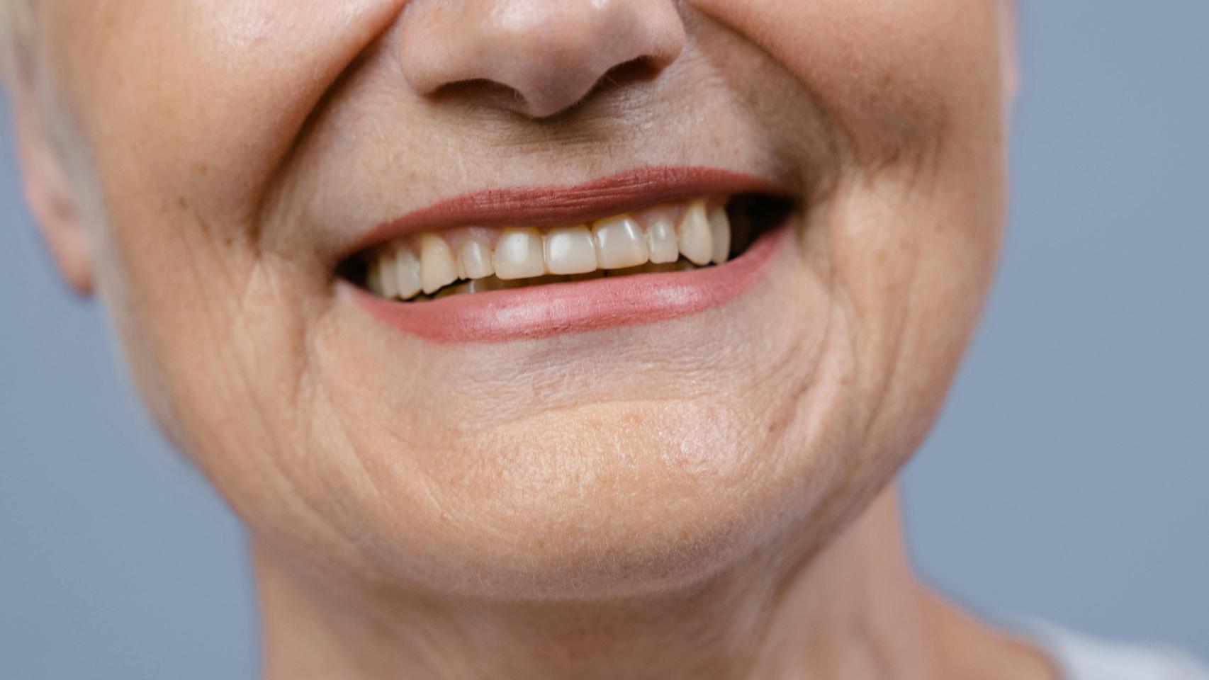 Sin buenos dientes no hay salud: así mejora el cuidado dental el apetito saludable con la edad en España