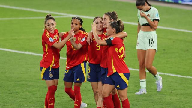 Las jugadoras de la Selección celebran el gol de Alexia Putellas ante Portugal.