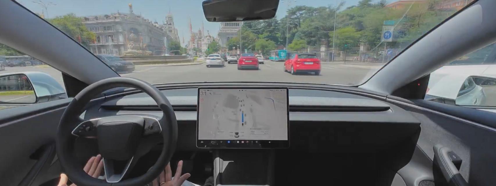 Momento de la prueba de conducción autónoma de Tesla en Madrid.