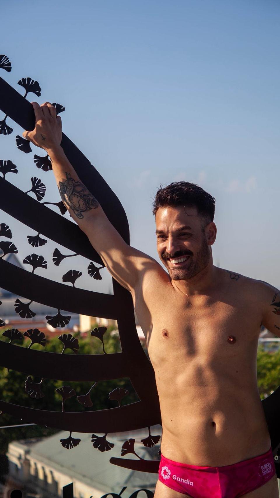 Jorge posando