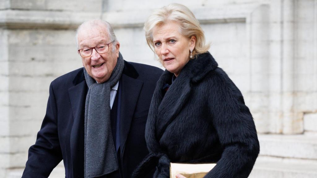 El rey Alberto II de Bélgica y la princesa Astrid, en la misa de Te Deum con motivo de la fiesta del rey en Bruselas, en noviembre de 2024.