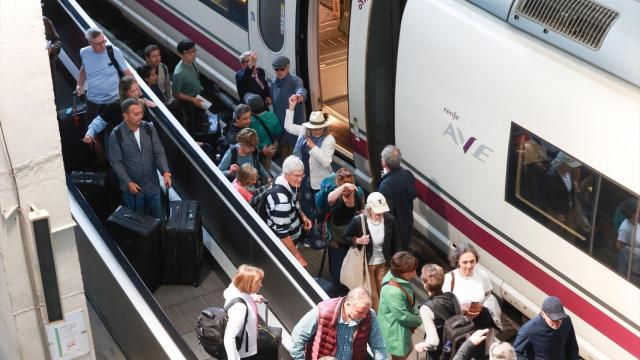 Imagen de un tren de alta velocidad de Renfe.