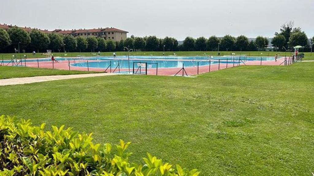 Imagen de las piscinas exteriores de La Palomera, en León