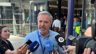 El presidente del Gobierno de Aragón, Jorge Azcón, a declaraciones a los medios antes de la segunda jornada del Congreso Nacional del PP